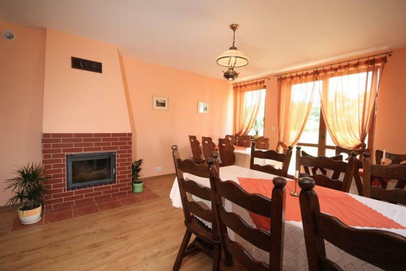 Karpnicka Struga W Dolinie Palacow I Ogrodow *