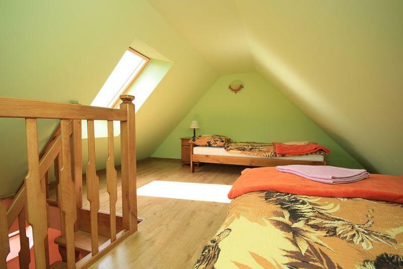 Karpnicka Struga W Dolinie Palacow I Ogrodow
